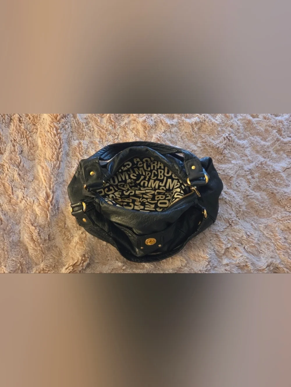 Black Leather Shoulder Bag with Gold Turn-Lock - Picture 6 of 7